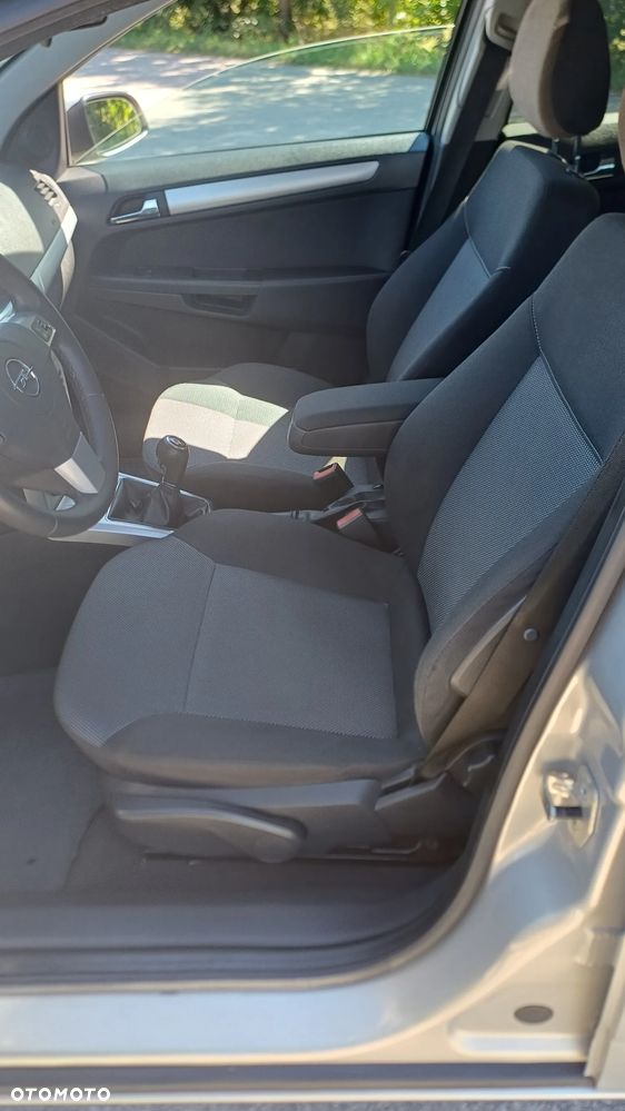 Opel Astra 1.6 Enjoy - 10