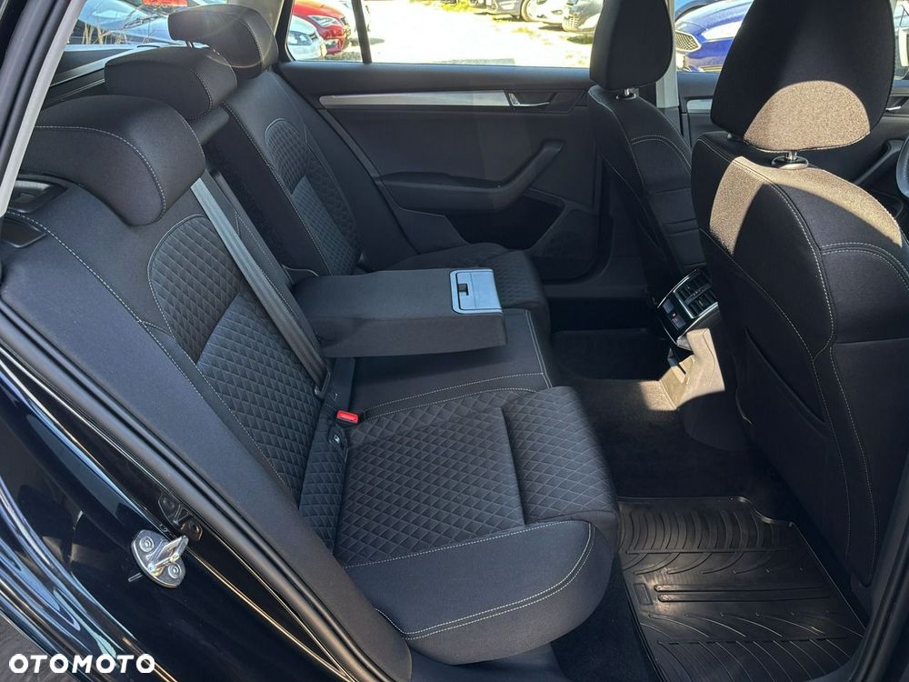 Skoda Superb 2.0 TDI Sportline DSG - 27
