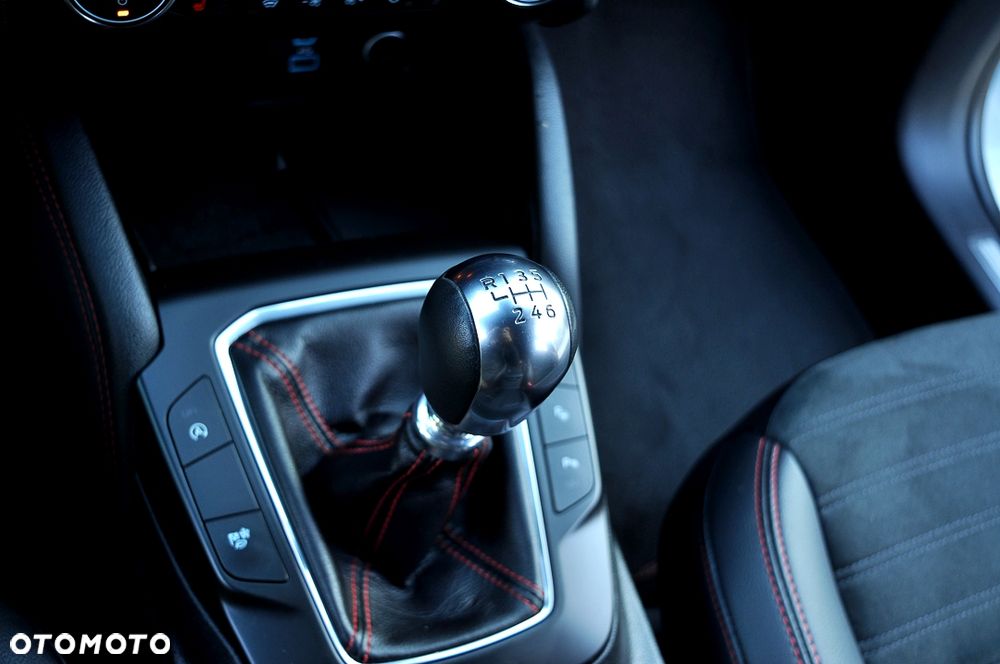 Ford Kuga 1.5 EcoBoost FWD ST-Line X - 36