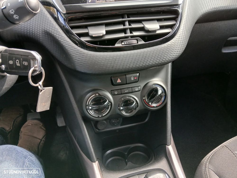 Peugeot 2008 PureTech 82 Style - 16