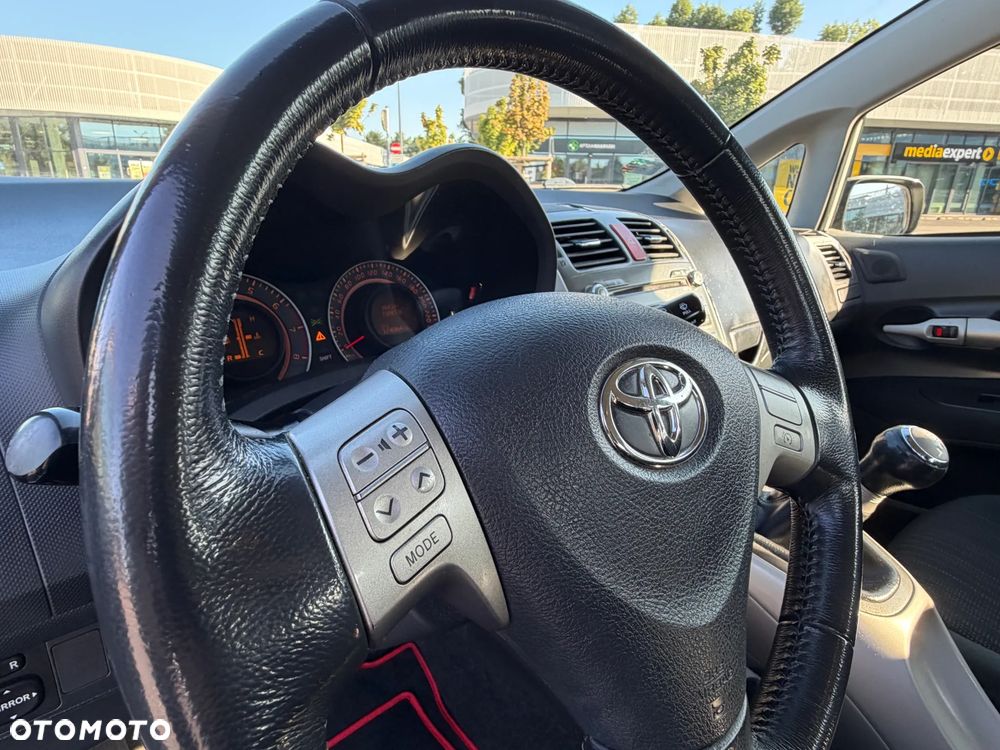Toyota Auris 1.6 VVT-i Executive - 19