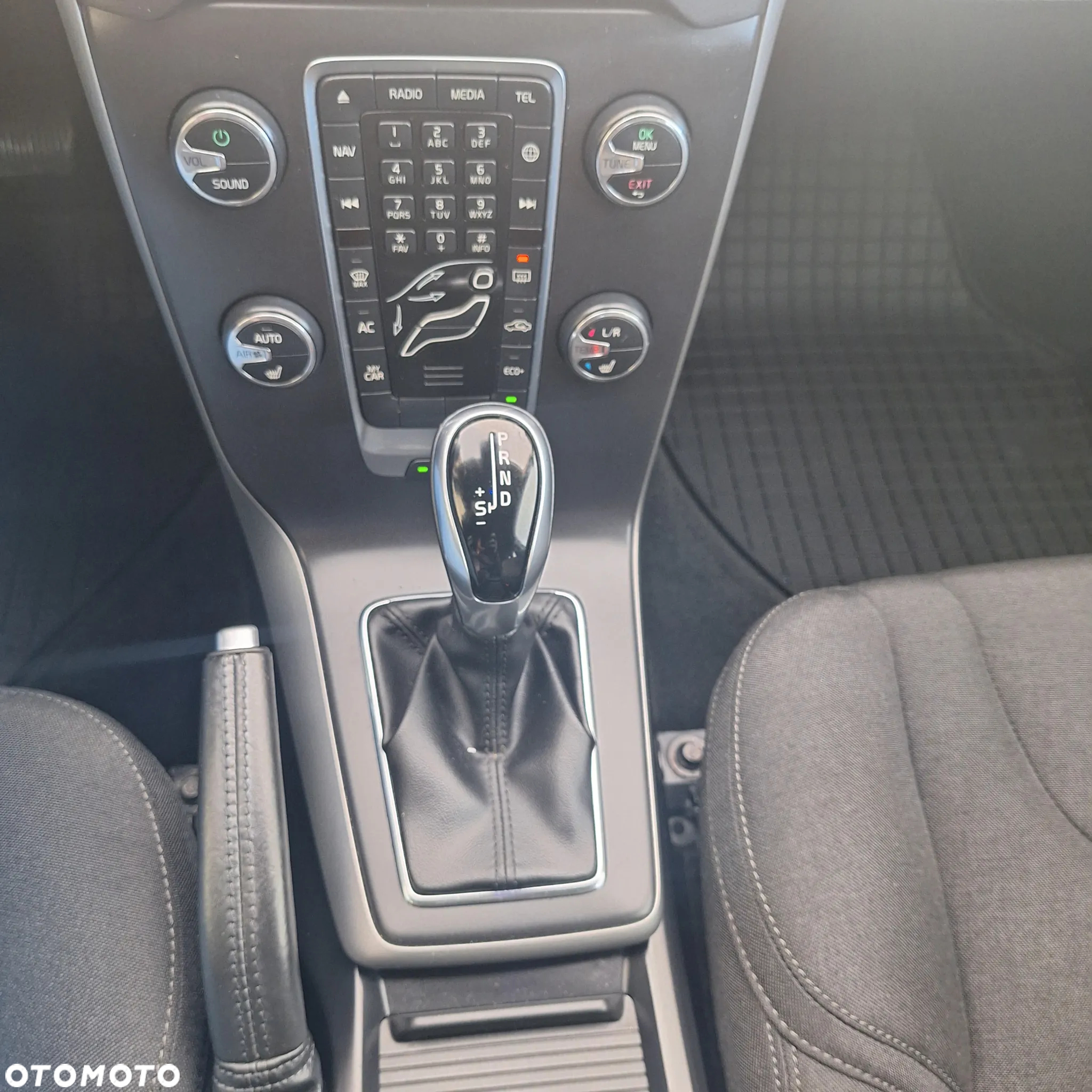 Volvo V40 D2 Drive-E Momentum - 7