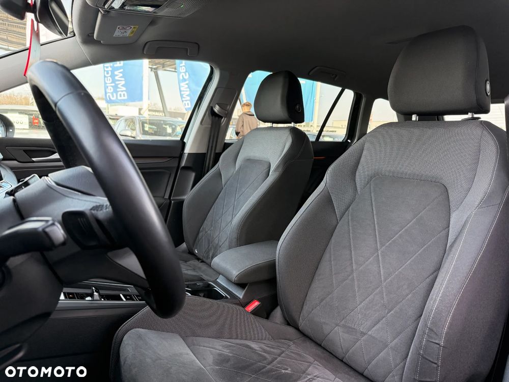 Volkswagen Golf 1.5 eTSI OPF DSG Style - 23
