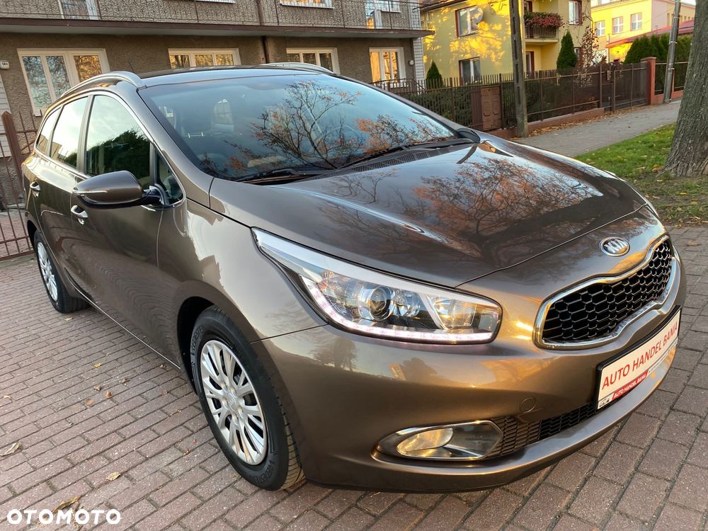 Kia Ceed 1.6 GDI Dream Team Edition - 24
