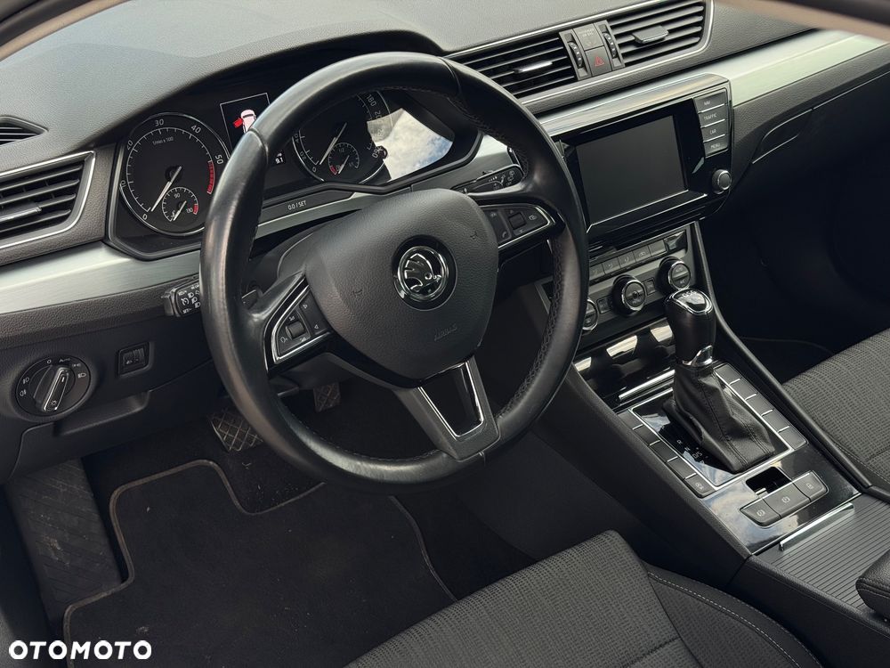 Skoda Superb 2.0 TDI DSG Sportline - 14