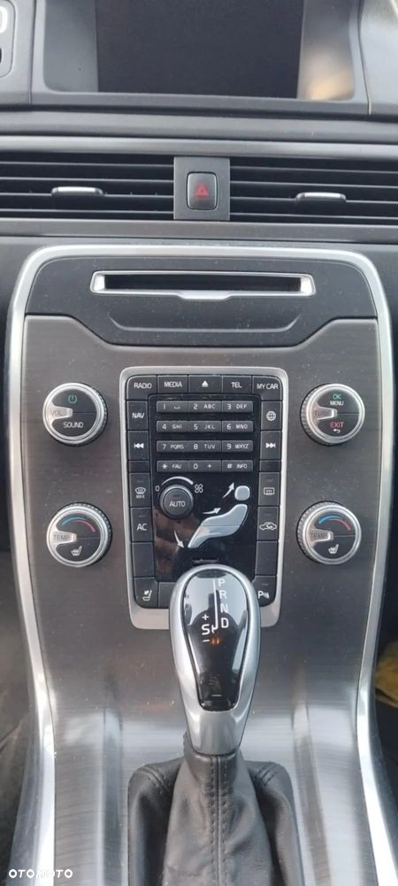 Volvo V70 D3 Geartronic Momentum - 14