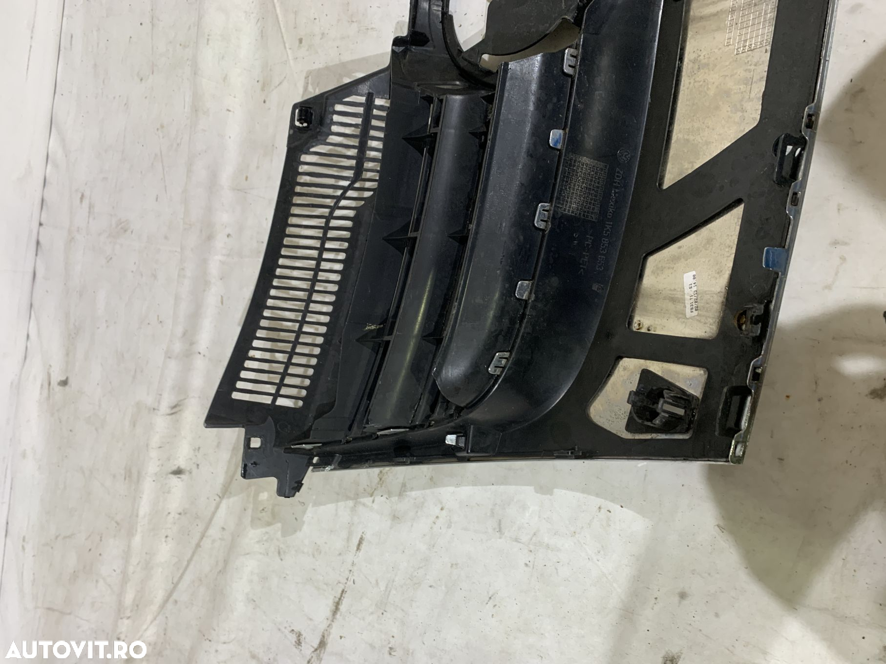 Grila radiator VW Golf 5 Kombi , Jetta  2005 , 2006 , 2007 , 2008 , 2009 , 2010 - 7