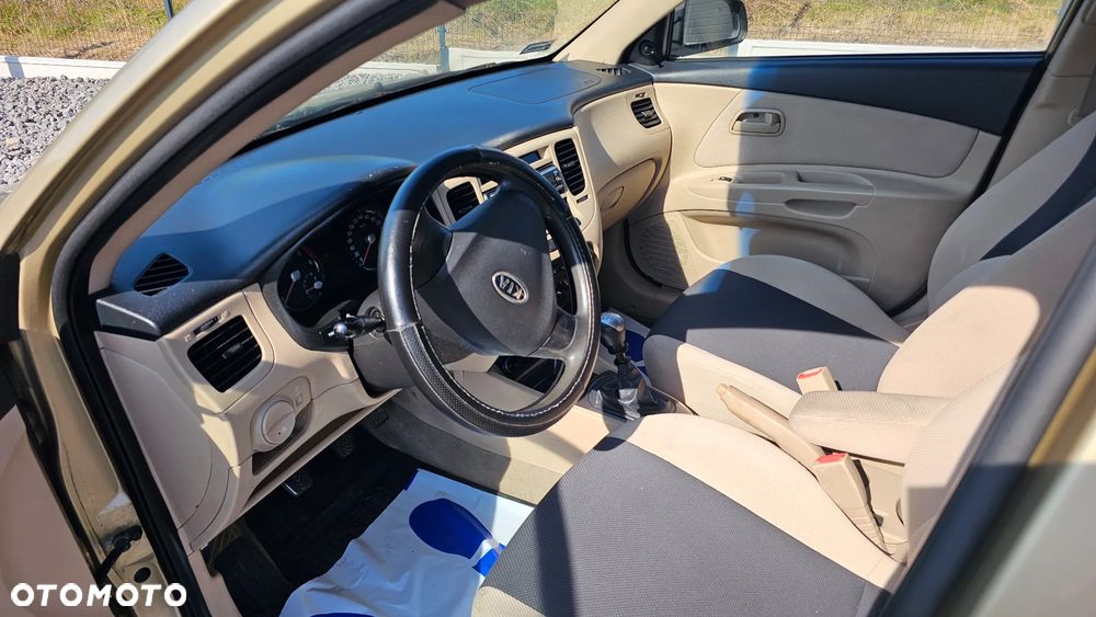 Kia Rio 1.5 CRDi Family + - 16