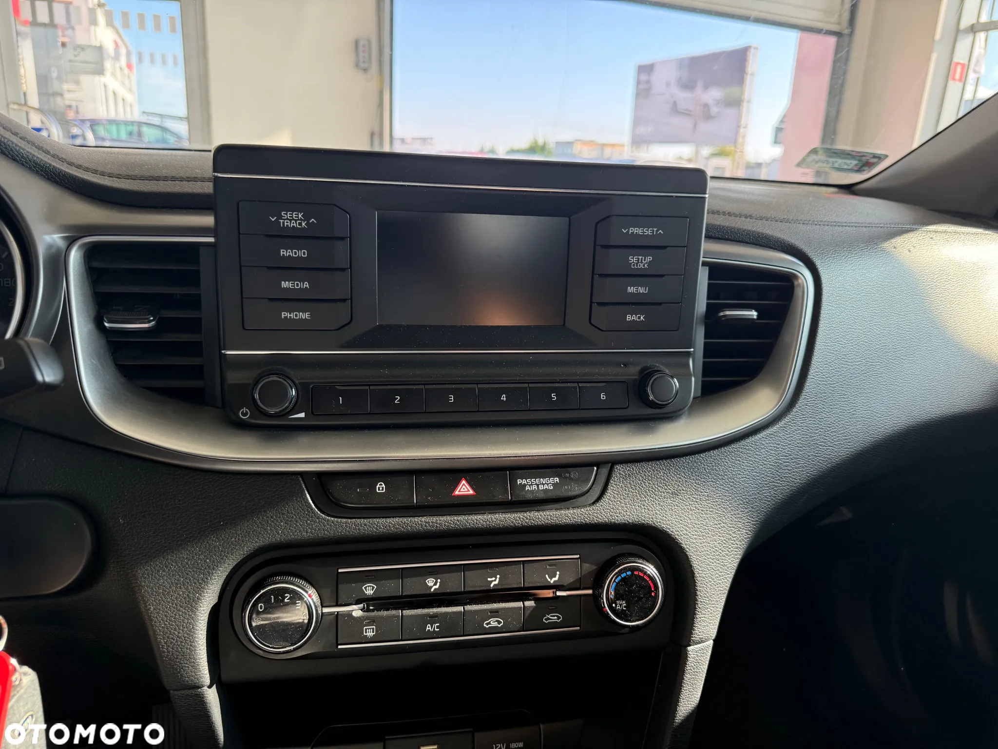 Kia Ceed 1.6 CRDi SCR M - 10