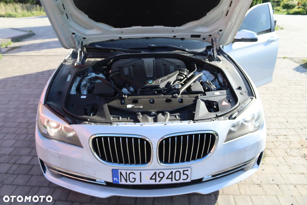 BMW Seria 7 750i - 31