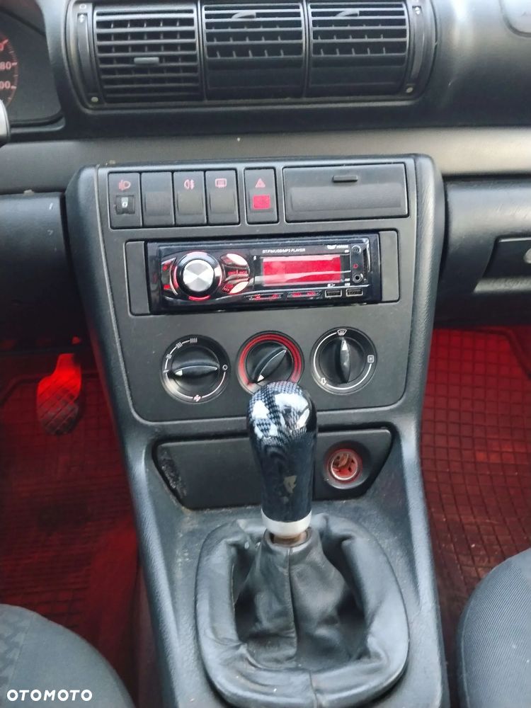 Audi A4 Limousine 1.8 - 6