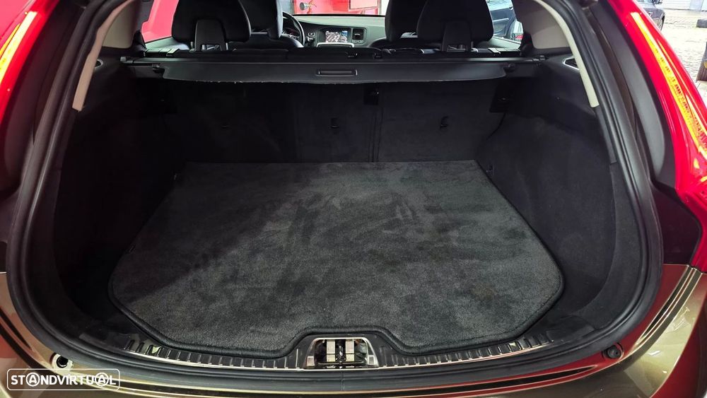 Volvo V60 Cross Country 2.0 D3 Momentum - 52