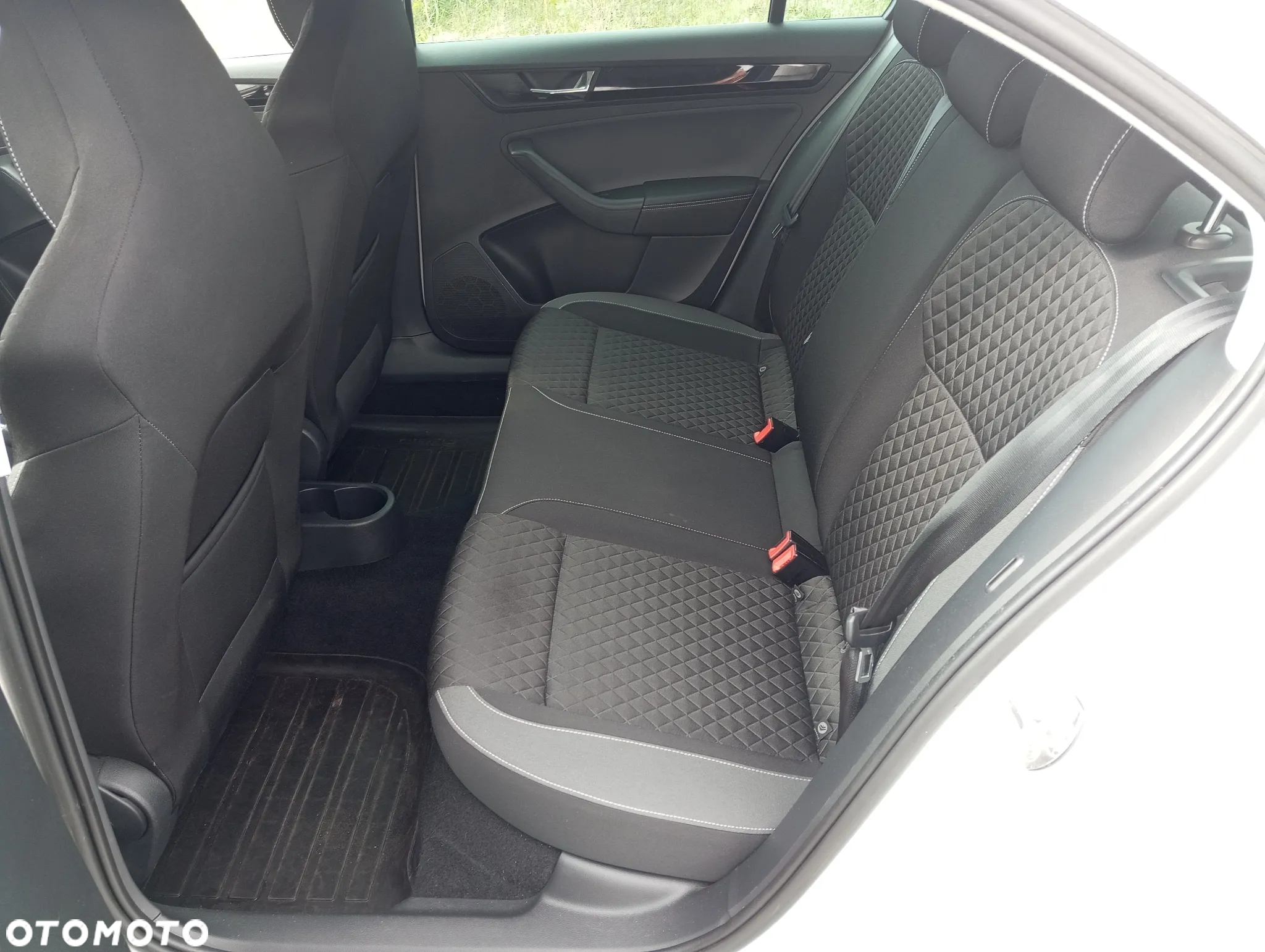 Skoda RAPID 1.0 TSI Style - 34