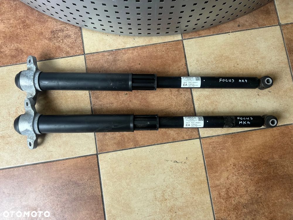 AMORTYZATOR TYLNY TYŁ LEWY PRAWY FORD FOCUS MK4 HATCHBACK 5 DRZWI SUPER STAN Z AUTA O PRZEBIEGU 23000km CENA ZA KOMPLET JX61-18080-EAD