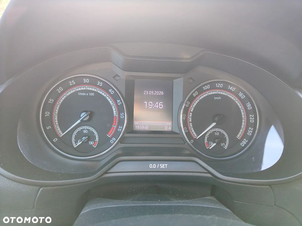 Skoda Octavia 2.0 TDI DSG RS - 8