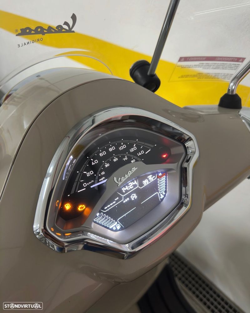 Piaggio Vespa 300 Super - 4