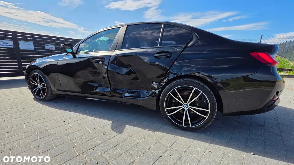 BMW Seria 3 318d Sport Line Shadow - 23
