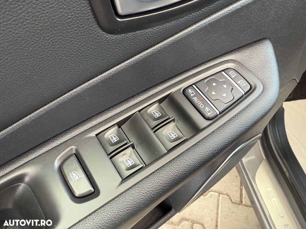 Renault Captur BLUE dCi 115 EDC BUSINESS EDITION - 12