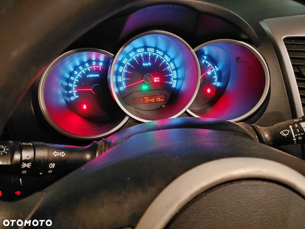 Kia Venga 1.6 L - 12