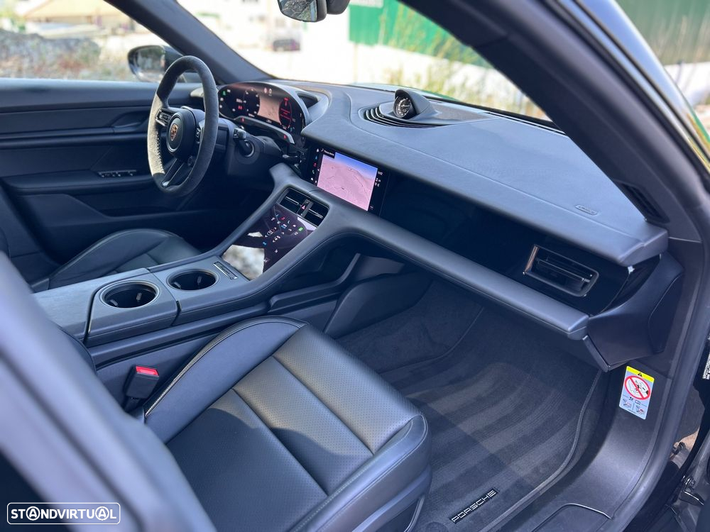 Porsche Taycan Cross Turismo 4 - 7