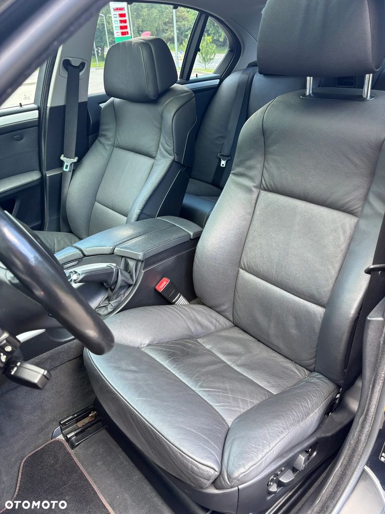 BMW Seria 5 550i - 31