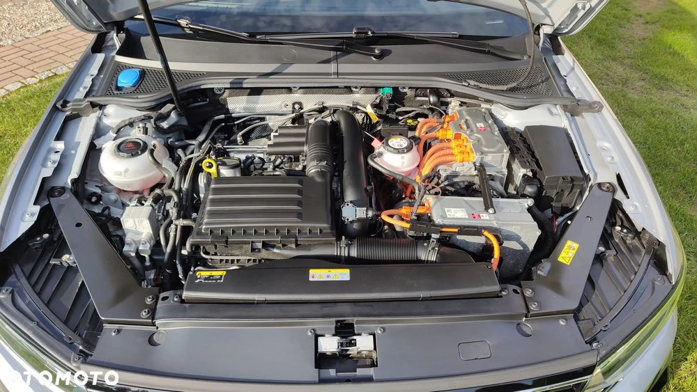 Volkswagen Passat ver-variant-1-4-tsi-plug--in--hybrid-dsg-gte - 39