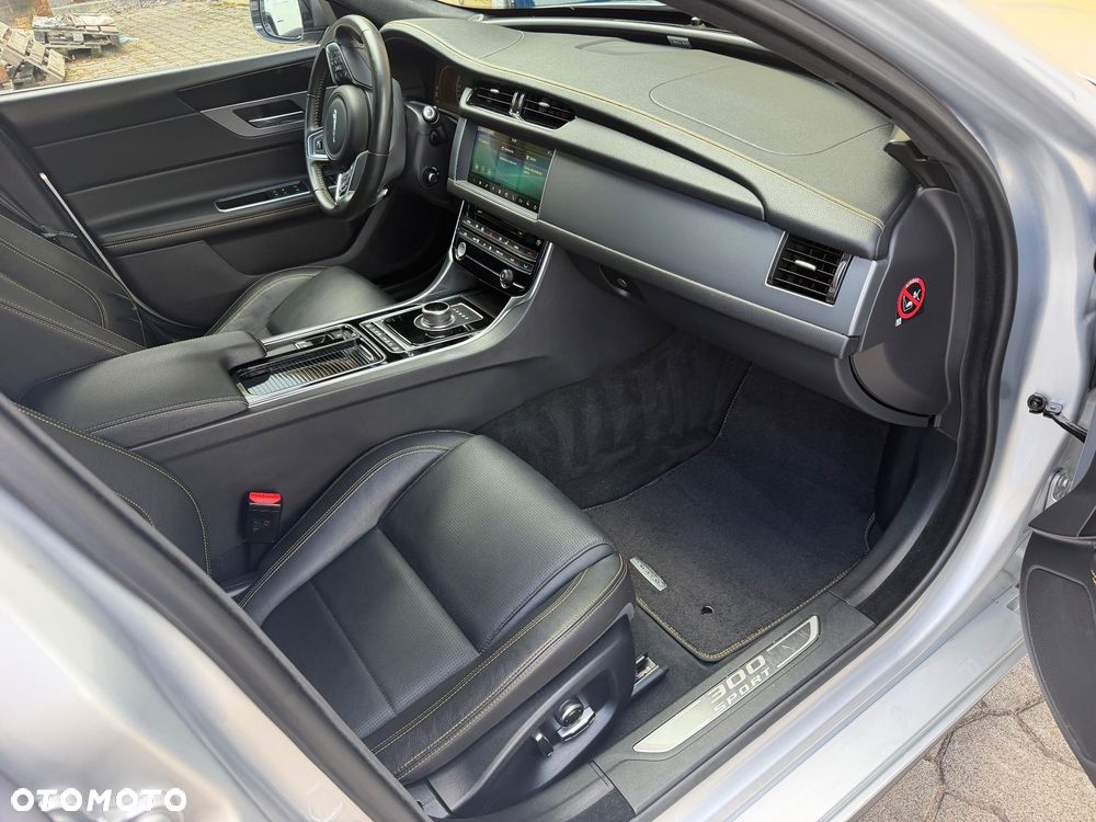 Jaguar XF 30t AWD 300 Sport - 12