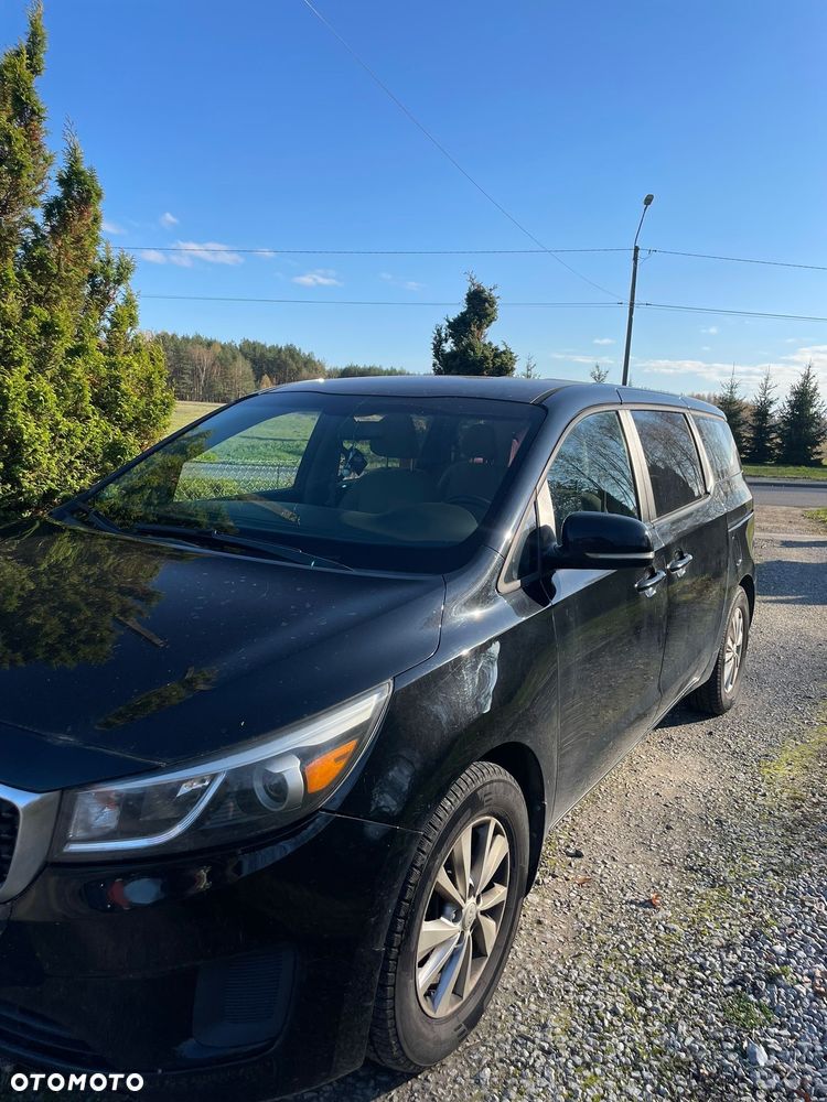 Kia Sedona - 13