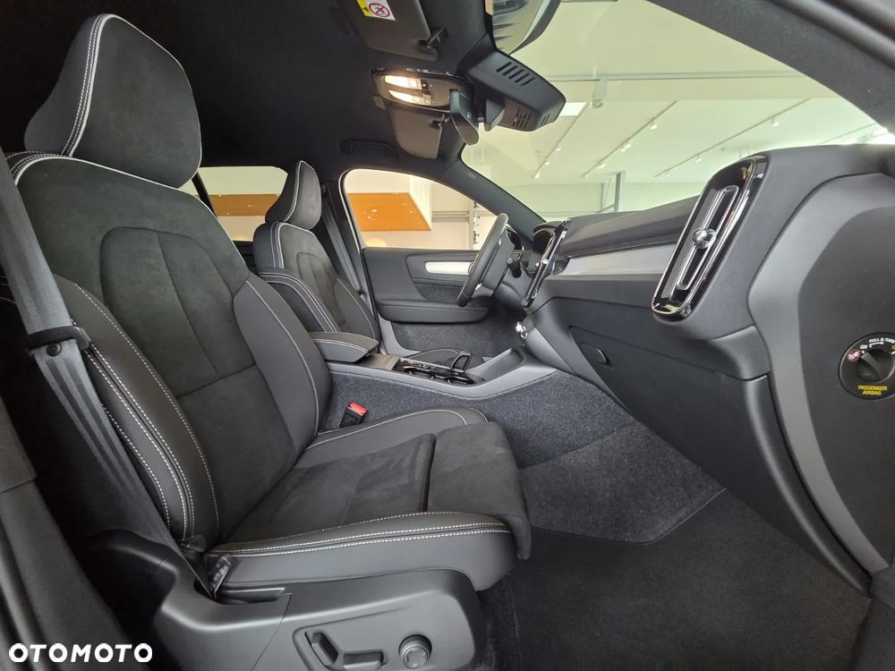 Volvo XC 40 B4 AWD Plus Dark - 17