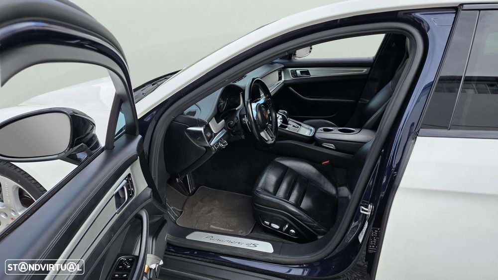 Porsche Panamera 4S - 22