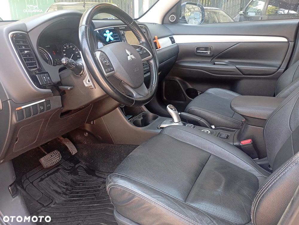 Mitsubishi Outlander Instyle NAVI + - 5