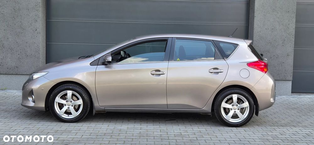 Toyota Auris 1.6 Premium - 11