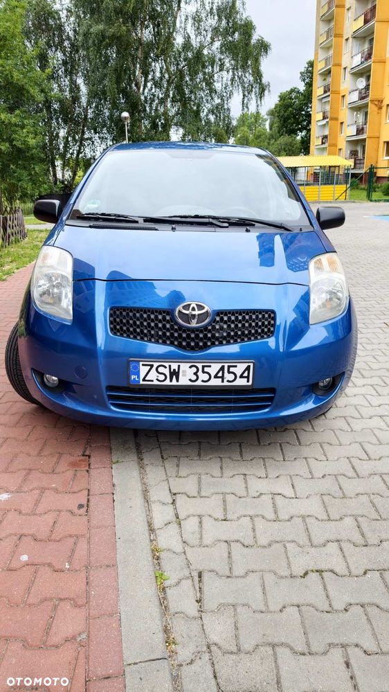 Toyota Yaris - 1