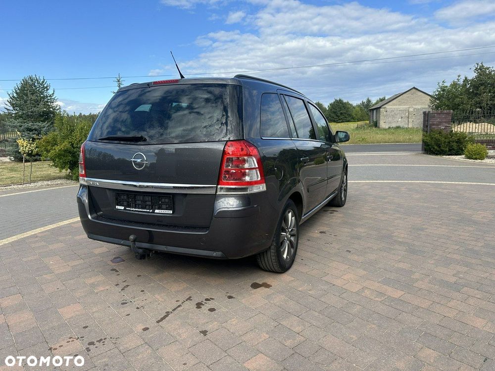 Opel Zafira - 10