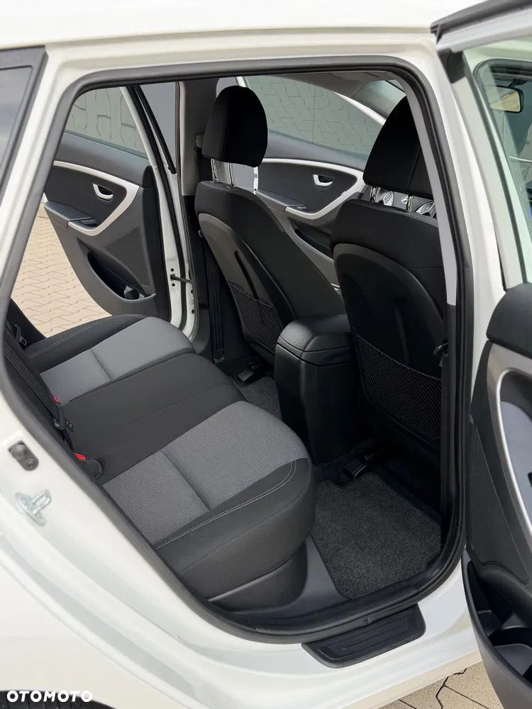 Hyundai i30 i30cw 1.6 Fifa World Cup Edition - 12