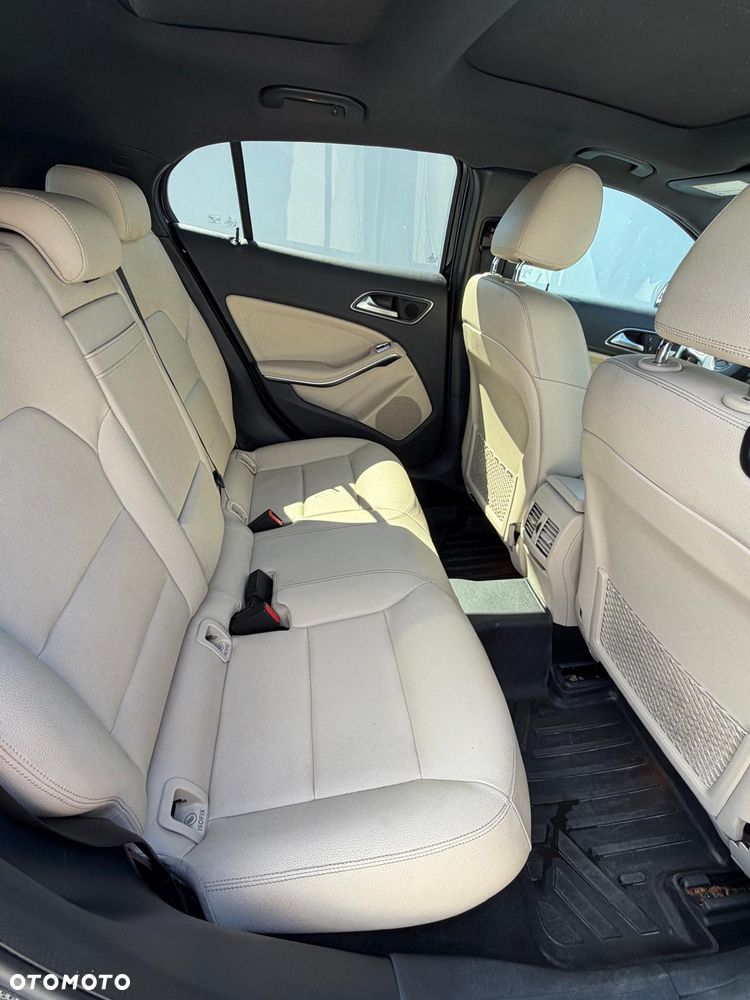 Mercedes-Benz GLA 250 7G-DCT Style - 30