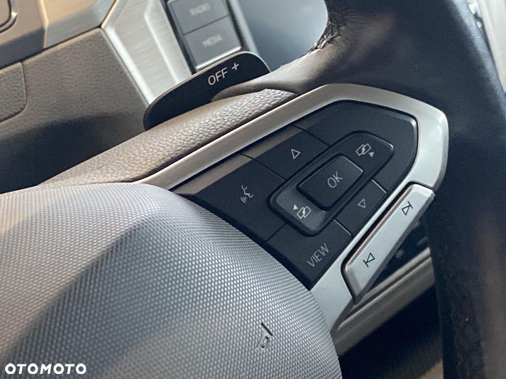 Volkswagen Passat - 12