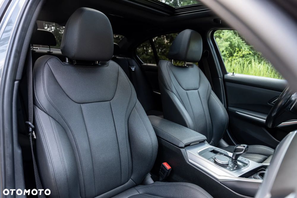BMW Seria 3 330i xDrive Sport Line - 21