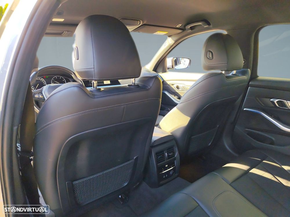 BMW 320 d Line Sport Auto - 38