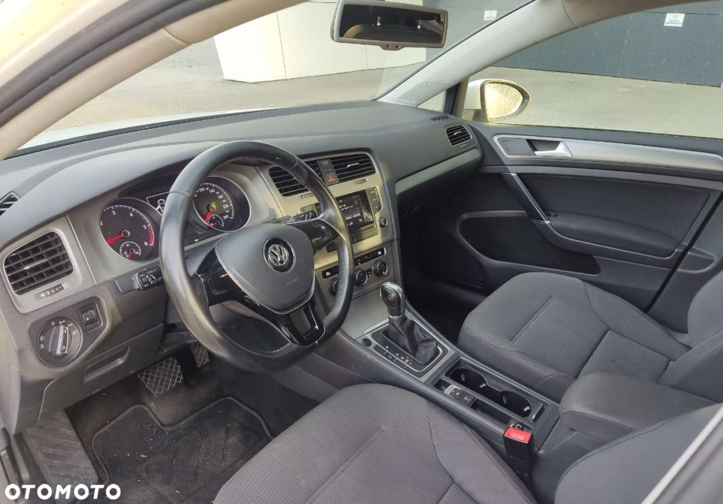 Volkswagen Golf - 8