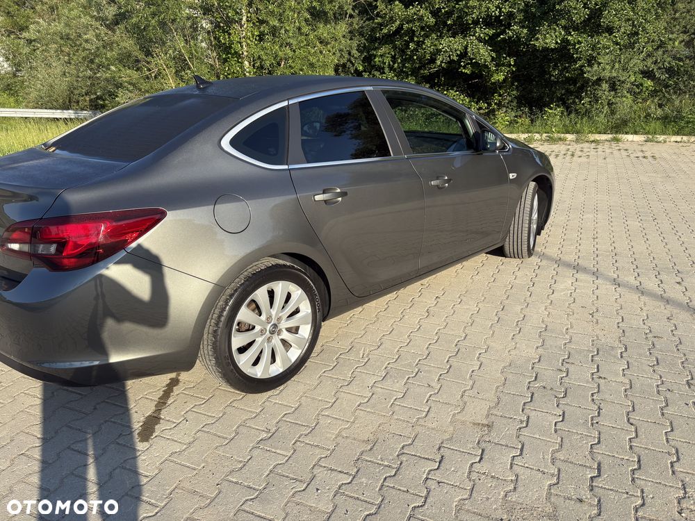 Opel Astra 1.4 T Executive - 4