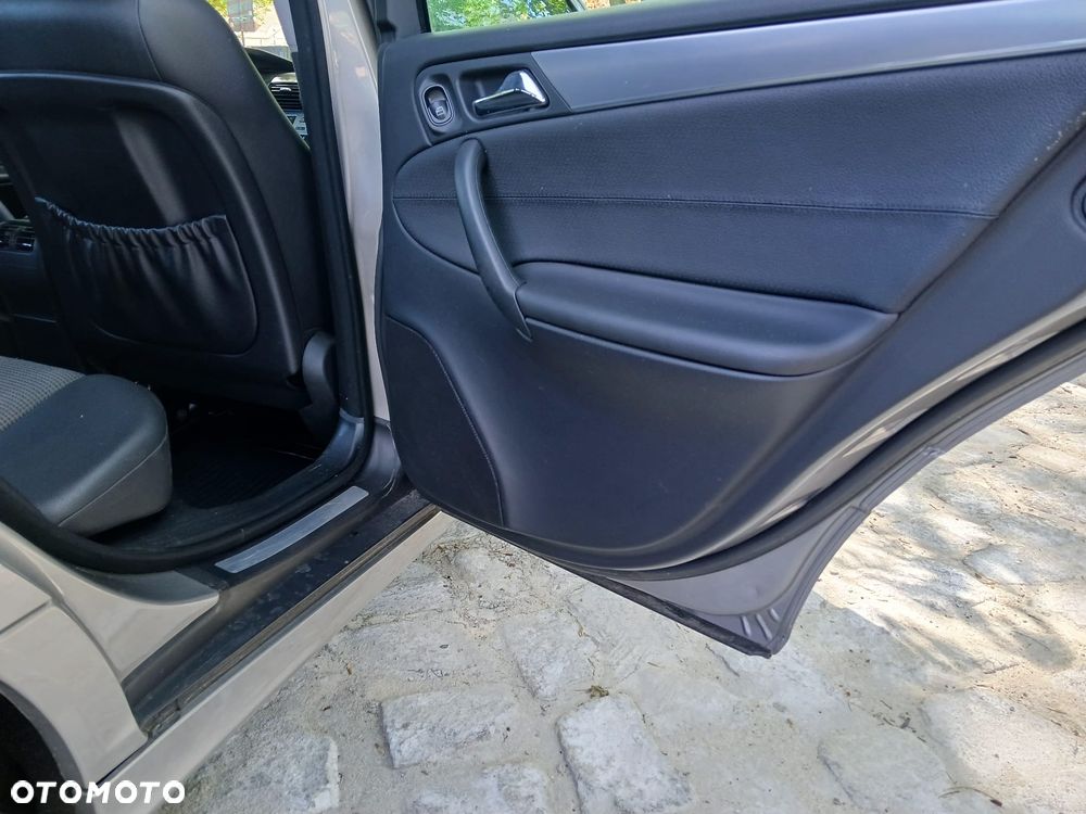 Mercedes-Benz Klasa C 180 Kompressor Automatik Avantgarde - 18