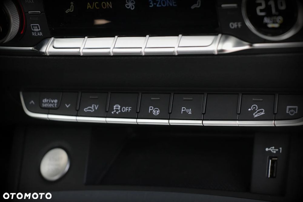 Audi Q5 55 TFSIe quattro S tronic S line - 24