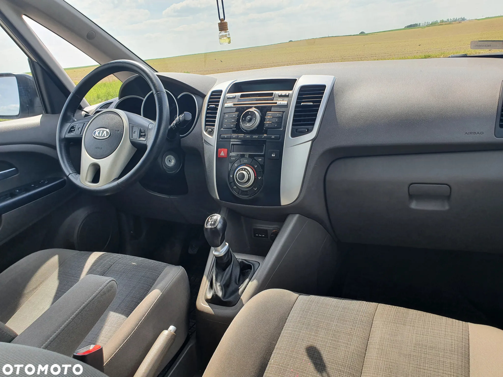 Kia Venga 1.6 L - 12