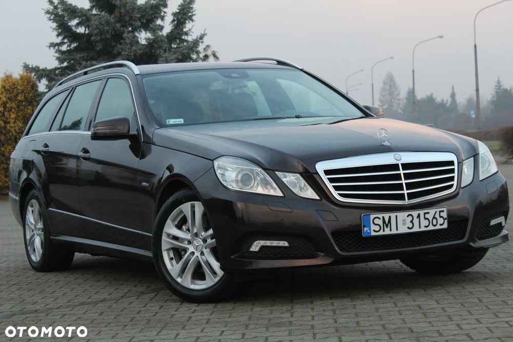 Mercedes-Benz Klasa E 250 CGI BlueEFFICIENCY 7G-TRONIC Avantgarde - 4