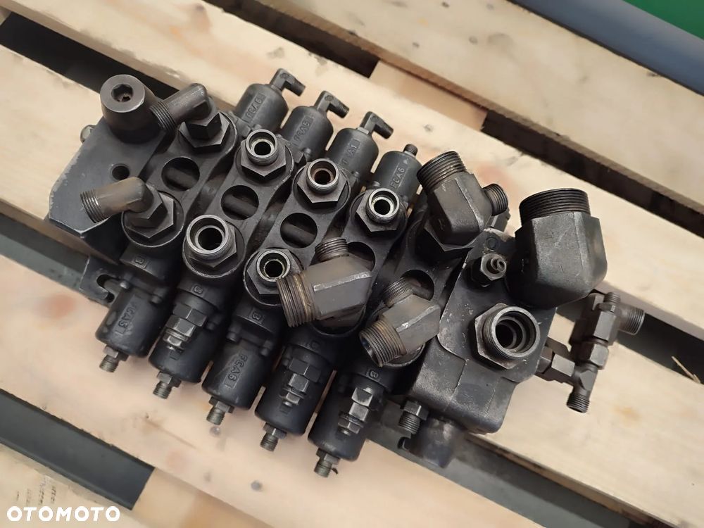 Rozdzielacz hydrauliczny 26015700 JCB 3CX - 3
