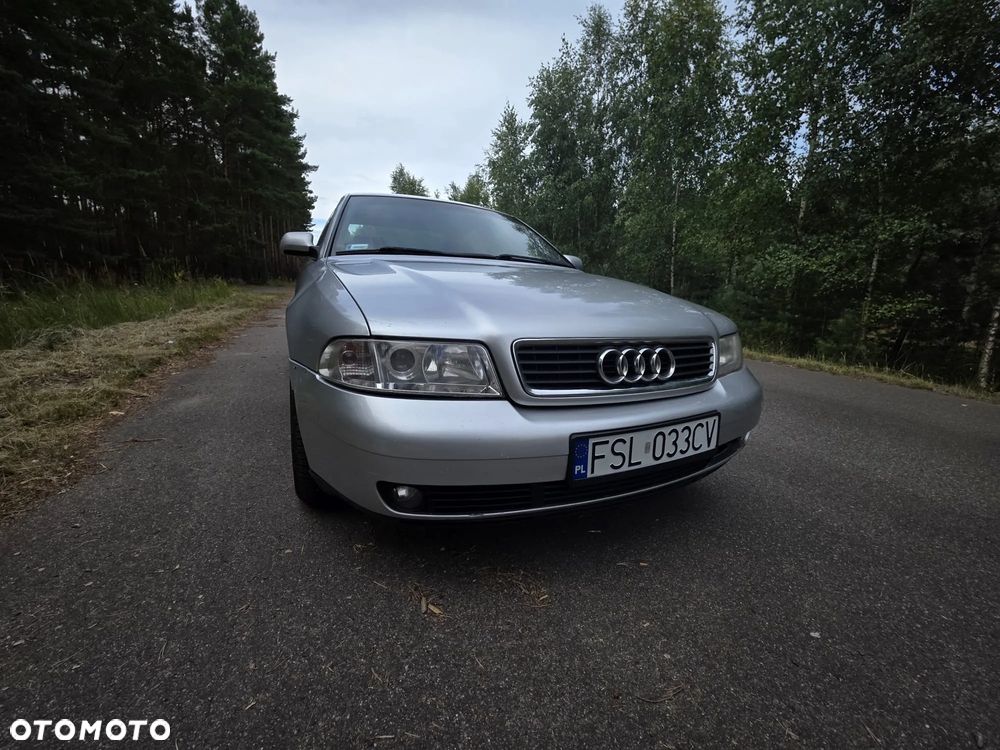 Audi A4 Limousine - 1