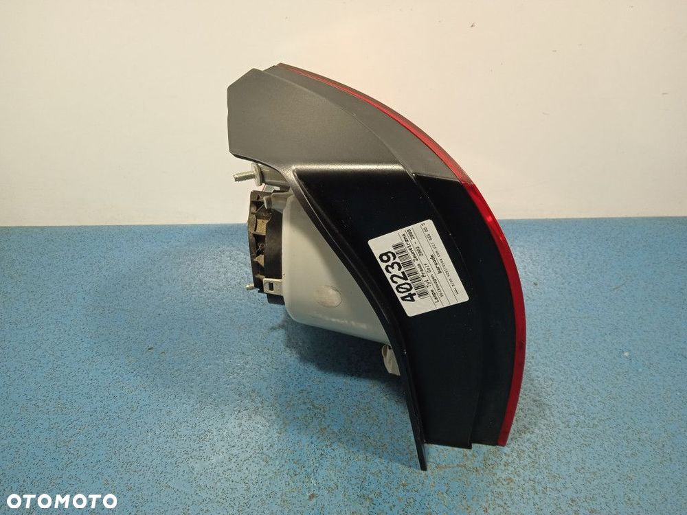 VOLKSWAGEN GOLF V LAMPA TYŁ PRAWA ZEWNĘTRZNA - 3