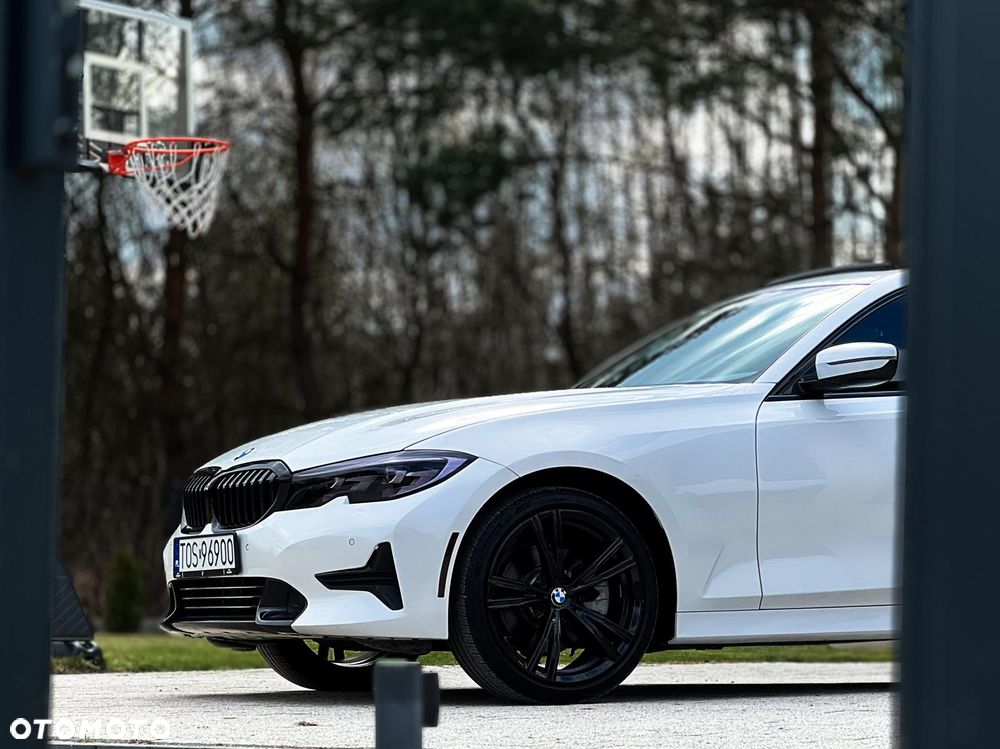 BMW Seria 3 330i Sport Line sport - 15