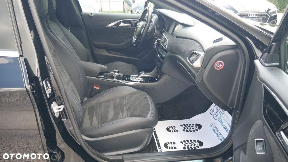 Infiniti Q30 - 12